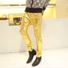 Groothandel-nieuwe heren Skinny Faux PU Lederen broek Glanzende zilveren gouden broek Broeken Nachtclub Fashion Stage kostuums voor zangers Danser mannelijk