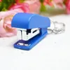 2017 Nieuwe Groothandel Draagbare Nietmachine Staples Gebruik voor School Office Sleutelhanger Mini Stapler Office Supplies Gratis verzending