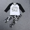 INS Meninos Roupas Casuais bebê carro dos desenhos animados Tops Letras T-shirt + Camuflagem Geométrica calças 2 pçs / set terno de algodão frete grátis C1434