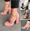 最新の女性エレガントなセクシーな足首のストラップハイヒールの靴夏の女性ブライダルスエード厚いヒールサンダルパーティークラブウェアポンプ