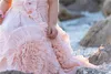 Vestidos rosados ​​baratos de la muchacha de la muchacha de las flores de los espaguetis de las flores hechas a mano Tutu 2019 Vintage Pequeño bebé vestido para la boda de Boho de la comunión