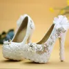 تصميم خاص أحذية الزفاف الأبيض لؤلؤة عالية الكعب فستان العروس الأحذية الدانتيل زهرة و جميل الدب منصة حفلة موسيقية مضخات