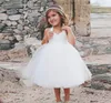 Senaste 2017 Elfenben Satin och Tulle Ball Gown Flower Girl Dresses For Beach Garden Boho Bröllop Halter Backless Knee Längd Custom EN82221