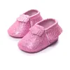 4 لون الطفل الأخفاف لينة وحيد 100٪ جلد طبيعي الأولى ووكر حذاء طفل الوليد وميض أحذية الشرابة maccasions الأحذية