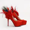 Mode röd blommig fjäder brud skor mode utra högklackat plattform klänning pumpar kvinnors skor för bröllopsfestskor