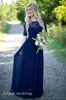Marineblaues, langes Land-Brautjungfernkleid mit kurzen Ärmeln, Chiffon-Spitze. Frauen tragen ein formelles Trauzeugin-Kleid für die Hochzeitsfeier
