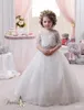 2016 Enfants Robes De Mariée Avec Longue Traîne Et Demi Manches Dentelle Appliques Belles Robes De Filles De Fleur avec Ceinture Perlée Et Noeuds