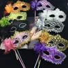 Luxuxparty maskiert auf Stock-reizvoller Frauen-Masken-Griff-Masken-Goldstoff-überzogener Blumen-Seiten-venetianischer Maskerade-Masken-Halloween-Kostüm geben Verschiffen frei