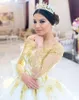2018 Gorgeous Ball Gown Wedding Dresses Off Shoulder Gold Appliques Beaded Tulle Saudiarabiska Bröllopsklänningar Plus Storlek Bröllopklänningar