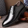 Nuovo 2017 Business Dress Uomo Scarpe formali Matrimonio Punta a punta Moda Scarpe in vera pelle Appartamenti Scarpe Oxford per uomo