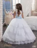 Barn Bröllopsklänningar 2021 Med Tiered Kjol och Beaded Belt Appliques Tulle Ball Gown Flower Girls Grows för små tjejer