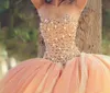 Novo Modesto 2016 Querida Pérolas Frisada De Lantejoulas Vestido de Baile Vestidos Quinceanera Pêssego Organza Longo Doce 16 Vestidos de Festa Custom Made EN7118