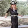 Black Lace Cowboy Country Wedding Mother of the Bride Dresses 2017 Crew 3 4 Lange mouwen maat Split Moeder van bruidegom jurk EN93011 223X