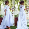 Africain 2018 Blanc Satin Haut Bas Robes De Mariée Modest Perles Col Haut Avec Manches Courtes Dentelle Robes De Mariée Sur Mesure EN101910