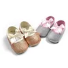 Baby First Walkers Meninas infantis Novo bebê primeiros caminhantes brilhantes fitas fitas bowknot macio sola moda sapatos de algodão 0-24m crianças