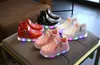 Moda Kolorowe oświetlone Buty Dzieci LED Lovely Cool New Brand Cool Kids Sneakers Casual Botki Baby Boys Girls Buty