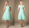 Lace Vintage joelho Mint Short Vestidos dama de modesto, com mangas em torno do pescoço 2020 novo templo informais Bridesmaids