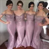 Lavendel sjöjungfrun långa brudtärna klänningar av axel spets pärla sash täckt knapp prom klänning skräddarsydda charmiga bröllop gästklänningar
