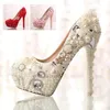 Disegni eleganti fatti a mano da donna scarpe bianche da damigella d'onore tacco 4 pollici scarpe da sposa scarpe da ballo per feste di celebrazione