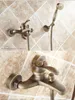 Retro kraan antieke koperen badkuip Bibcock allemaal. In de muur warme en koude douche Hoogwaardige villa en hotelkranen