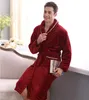 Partihandel-Höst och Vinter Korall Fleece Velvet Badrock Robe Tjockning Flannell Robe Bathrockar Män Lounge Sleepwear Bathrobes Man