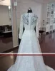 Robes de mariée en dentelle de haute qualité à manches longues une ligne plis manches longues robes de mariée vintage avec boutons en arrière