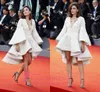 Eleonora Carisi Ivroy Vestidos cortos de fiesta de graduación 73.o Festival de Cine de Venecia 2019 Una línea de cuello en V profundo Fiesta de encaje de manga larga Vestidos famosos