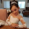 Adorable robe de bal en dentelle robes de fille de fleur pour les mariages petites filles robe robe appliques boutons arrière en tulle manches longues robes de communion 415