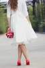小柄な膝の長さ国のウェディングドレスを差し込むビンテージの短いウェディングドレス半袖ビーズの花サッシボヘミアンのウェディングドレスローブ