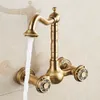 Di buona Qualità A Parete Doppia Maniglia Bronzo Colore Kitchen Sink Faucet Ottone Acqua Calda e Fredda Girevole Beccuccio Miscelatore WF-18003