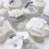 Gratis frakt 70pcs Lace Cupcake Wrapper Laser Cut Muffin Cup Cake Cup Wrappers Pearl Paper Wedding Party Decoration Supplies