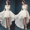 Blygsam 2016 nyanlända hög låga bröllopsklänningar a-line sexig av axel spets organza strand brudklänningar skräddarsydda Kina EN6276