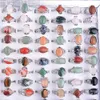 Partihandel 100PCs Olika Naturliga Unisex Stone Top Rings Storlek 16-20 inklusive displaybox