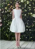 Sweety Homecoming Jewel Simple Sleeveless White Korta promenadklänningar Backless Kne-Length Custom Made Ruffle Discount Party Dress