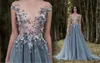 Wspaniałe koronki Prom Dresses Sheer Zanurzający dekolt Appliqued Koraliki Party Suknie Custom Made Sweep Pociąg Tulle Suknia Wieczorowa Dla Kobiet