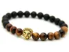 Nya Design Mens Armband Partihandel 8mm Naturlig Tiger Eye och Matt Agate Stone Pärlor Guld Lion Head Armband, Party Gift