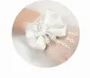 Gorące dzieci Rękawiczki Hollow Out Pearl Flower Bowknot Finger Rękawiczki Dziecko Dziewczyny Floral Butterfly Mittens Dzieci Wedding Party Akcesoria Beżowy