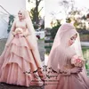 Blush Pink Crystals Country Vestidos de novia islámicos 2020 Una línea Cuello alto Mangas largas Hijab Musulmán Turco Falda con gradas Monique Vestido de novia