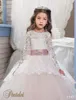 Ucuz Çiçek Kız Elbiseler Uzun Kollu ile Pentelei ve Lace Up Geri Aplikler Tül Küçük Prenses Doğum Günü Törenlerinde Communion Elbise
