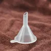 Plastic mini kleine trechters voor parfum vloeistof etherische olie vulling leeg flesverpakking gereedschap gratis