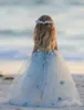 손으로 만든 꽃 소녀의 드레스 결혼식을위한 스퀘어 넥 민소매 첫 번째 친교 드레스 튜울레 층 길이 계층화 된 라인 생일 가운