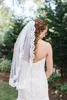 I lager Hot Saling Vacker Lace Applique Edge med Comb 1T Lvory White Wedding Veil Fingertip Bridal Ve