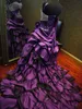 Gotiska 2016 lila taffeta cascading ruffles tiered a-line bröllopsklänningar vintage älskling pärlstav spets upp långa brudklänningar en80310