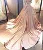 Mode gekleurde blush roze baljurk trouwjurken lieverd mouwloze kant applicaties kleurrijke bruidsjurken op maat gemaakt