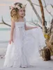 Lindo bolo de boneca vestidos de florista para casamentos babados crianças vestidos de desfile flores até o chão rendas vestido de comunhão festa faixa