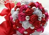 Bouquet de mariage pour les mariées belles roses faites à la main tenant des fleurs anniversaire de mariage avec des cristaux bouquet de mariée rose ivoire