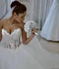 2018 Billiga Bling Ball Gown Puffy Bröllopsklänningar Sweetheart Lace Appliques Beaded Pearls Tulle Illusion Long Sweep Train Formella Bröllopklänningar