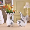 Céramiques romantiques Embrasser Fish Figurines Vases Accessoires de décoration de cadeau de porcelaine et d'artisanat pour la Saint-Valentin et le mariage