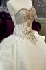 Luxury 2017 Crystal Beaded Lace Ball Gown Cathedral Tåg Bröllopsklänningar Bling Sequin Appliqued Long Puffy Bridal Gowns Custom Made EN9216