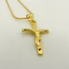 Pingente de Crucifixo Pequeno e Suave Corrente de Pingente Cruzada em Ouro Amarelo 18k